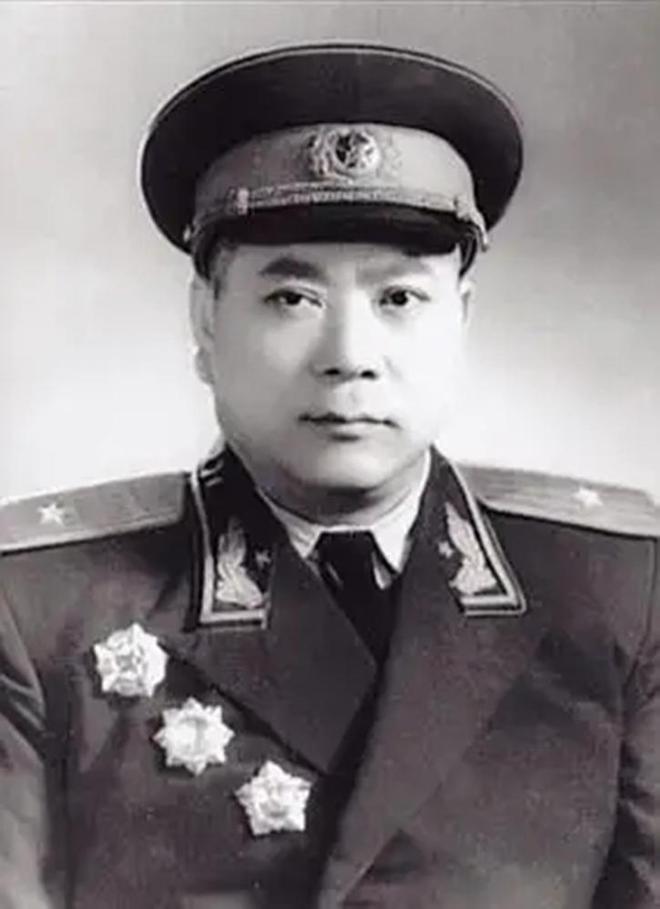 咙被打穿毛主席抱着他喂水：喝了会舒服些的PG电子麻将胡了试玩1935年游好扬喉(图14)