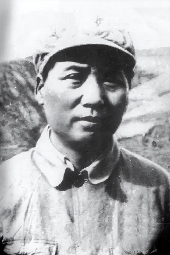 咙被打穿毛主席抱着他喂水：喝了会舒服些的PG电子麻将胡了试玩1935年游好扬喉(图10)