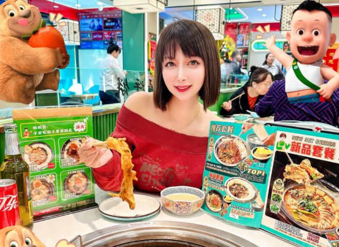 鞋底随后被餐厅起诉要求赔偿158W麻将胡了网红探店说实话称牛排硬的像(图2)