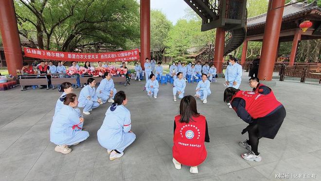 企业致敬白衣天使凝聚社会温情麻将胡了2试玩模拟器沈阳爱心(图2)