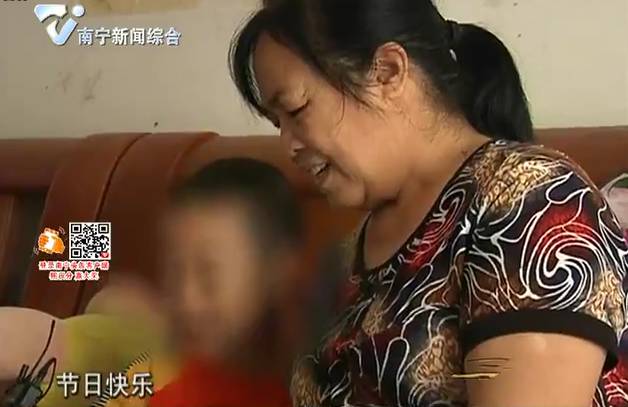 成“妈妈”背后的原因……哭了！麻将胡了试玩6岁男孩把保姆当(图10)